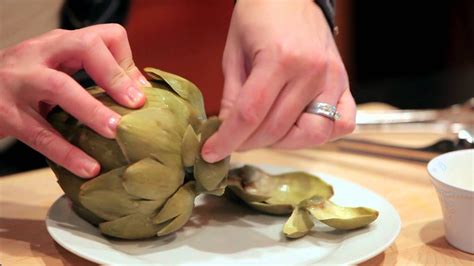 How to eat artichoke. How To Cook and Eat an Artichoke Gimme Some Oven 12.7K subscribers 217K views 6 years ago ...more ...more Learn how to cook (steam!) and eat an … 
