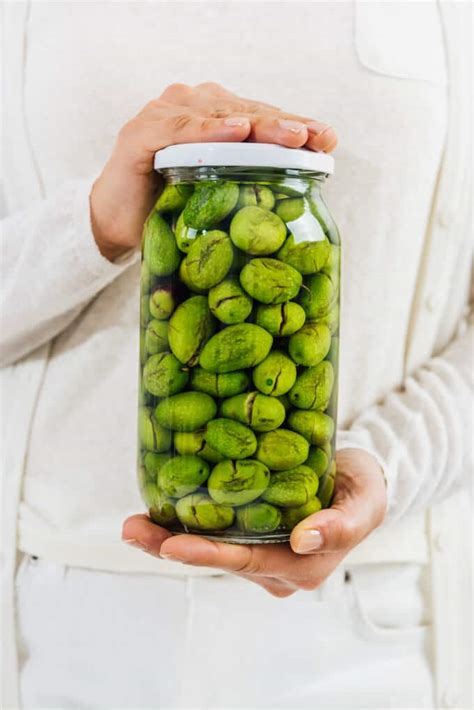 How to eat olives in brine