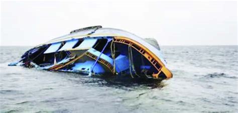 How to escape a capsized boat