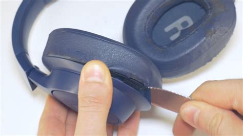 How to fix jbl headphones ear pads.  How to EASY remove and replace JB...