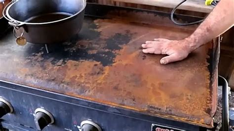 We have found a fast and easy way to clean a rusty grill with 