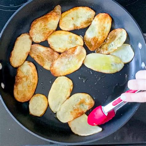 How to fry chips in a pan