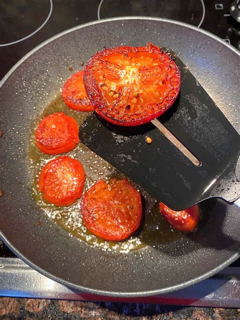 How to fry tomatoes in a pan
