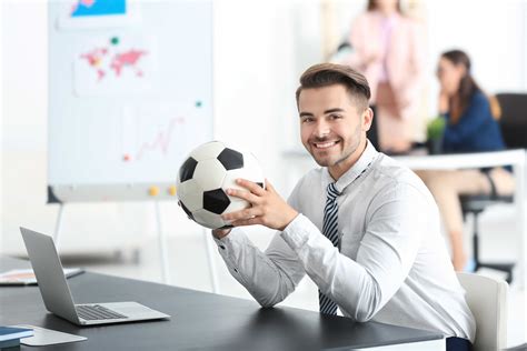7 useful tips for becoming a sports analyst. Below are some handy bits of advice that will help you pursue a career in this ever-growing aspect of the beautiful game. #1. Gain a bachelor's degree. The requirements needed for a sports analyst role can vary a lot between employers. Sometimes, extensive experience coupled with strong evidence to .... 