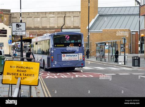 How to get from Lowell to Chelmsford by bus, taxi or foot