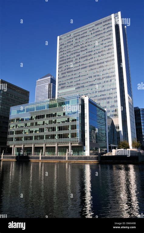 How to get to 10 Upper Bank Street in Canary Wharf by Bus