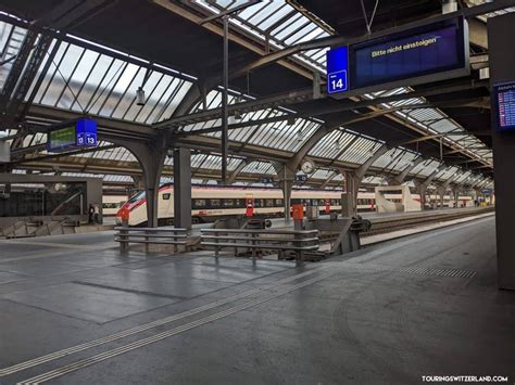 How to get to Clavaleyres in Fribourg by Train or Bus?