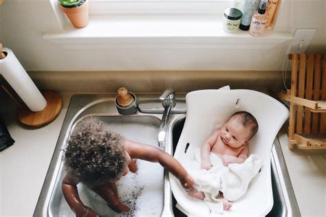 How to give newborn bath in sink