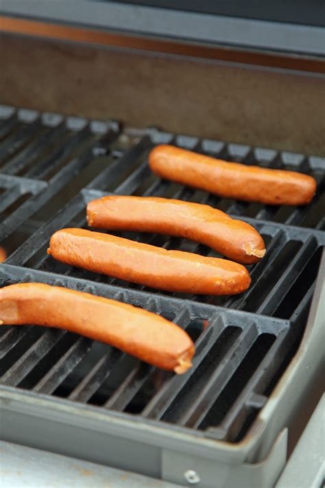 How to grill hot dogs - easy tips for grilled hot dogs