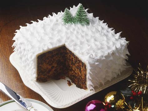 How to ice a Christmas cake - Yahoo Life UK