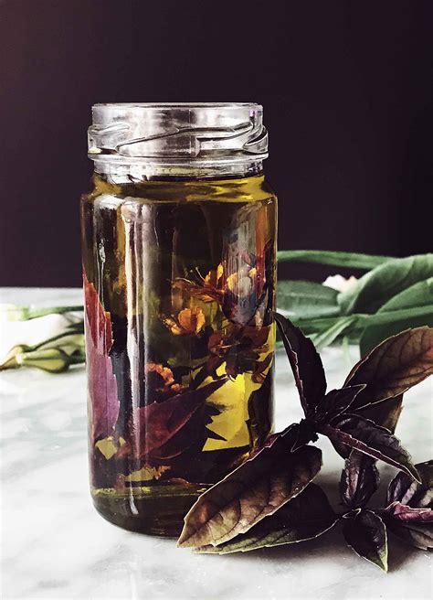 How to infuse flowers in oil