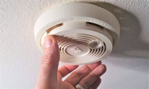 How to install smoke detector. Lightly tap the plug with a hammer to level it with the ceiling or wall, if necessary. Step 6. Fit the base plate to the ceiling or wall with a screwdriver using the screws provided. Step 7. Install the battery (unless it is pre-fitted and inaccessible). Take care, as you may sound off the alarm as you do this. Step 8. 