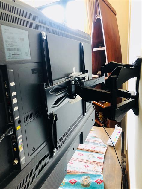 How to install tv wall mount. If you want to mount your 2021 TV to the wall, you’re in luck. Samsung TVs are designed to support VESA Standard mounting brackets. The VESA mount, which nee... 
