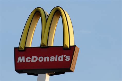 Apr 16, 2022 · Digital options fuel sales growth. Interestingly, McDonald's revenue in 2021 eclipsed the level from 2019. That's an essential milestone as the top line fell 10% in 2020 when the company was ... 