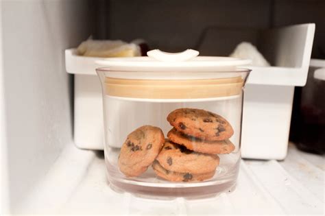 How to keep cookies fresh. To keep it simple, cookie recipes that contain a lot of butter, brown sugar or egg yolks are going to yield soft and chewy cookies, because those ingredients add moisture and retain it for a ... 
