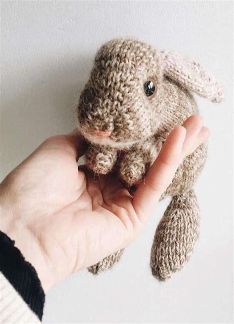 How to knit an Easter bunny free pattern and step by step tutorial