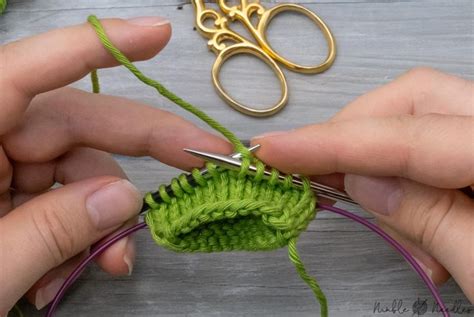 How to knit in the round magic loop