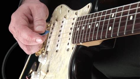 How to learn plucking in guitar