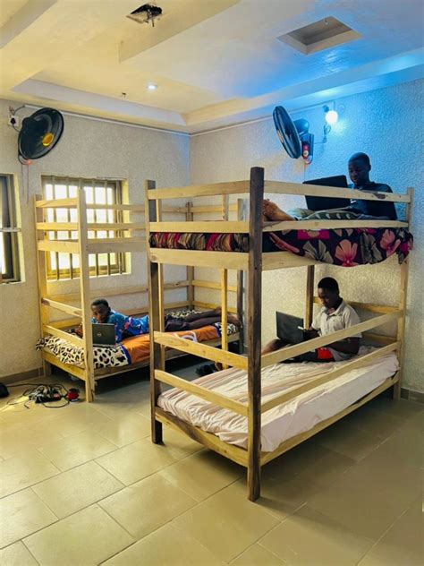 How to live in college hostel