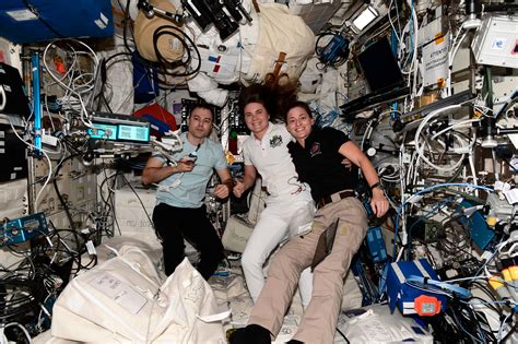 How to live in space station