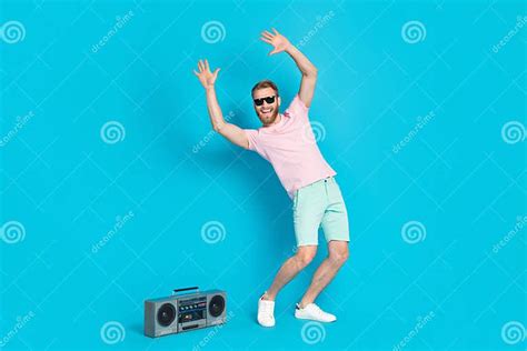 How to look attractive while dancing