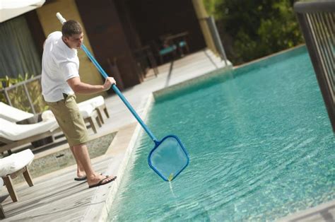 How to maintain a pool. Swimming pool maintenance is made much easier with flowing, moving water, but you can’t just leave the pump on and expect the pool to clean itself. You’ll also need to put some physical effort into pool maintenance basics like brushing the walls and skimming away any surface debris. It’s a good idea to set up your own cleaning schedule ... 