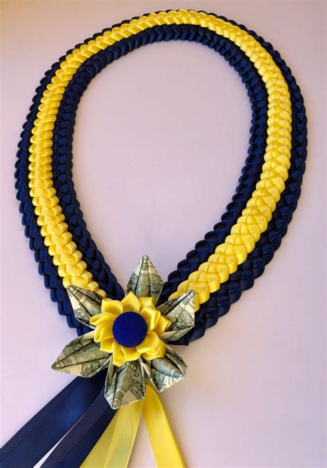 How to make a graduation lei with ribbon and money. DIY project: How to make a money lei using school colors. This currency project is very easy and makes a super special gift for a high school or college grad... 