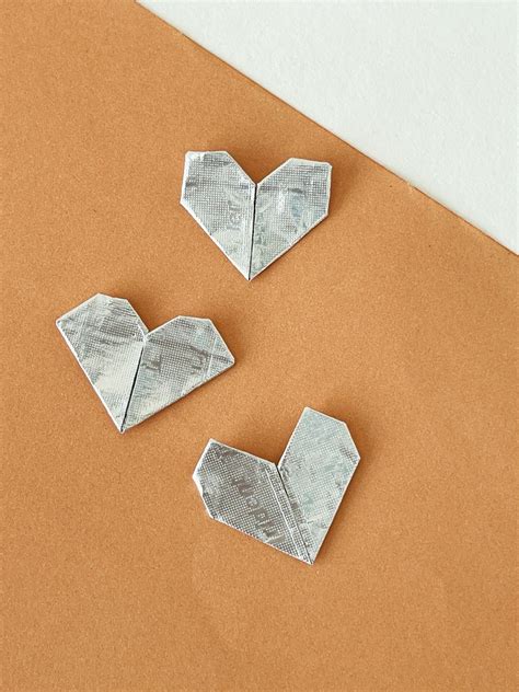 How to make a gum wrapper. A fun arts and crafts projects.All you need is some gum wrappers, and (optional) some scissors. 