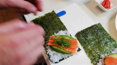 How to make a hand roll(Temaki) - YouTube