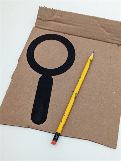 How to make a magnifying glass with paper.  Then, with a pencil Free printable...