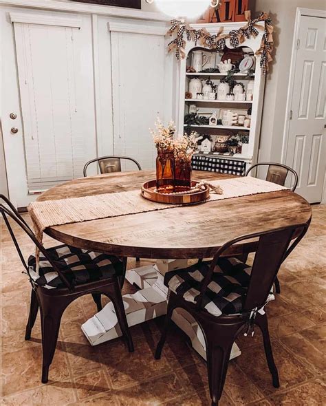 How to make a round dining table look nice