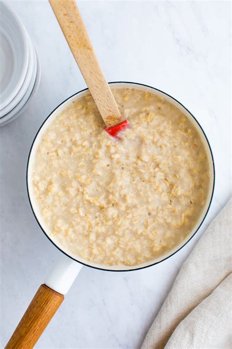 How to make instant oatmeal. Apr 14, 2021 · Stovetop Oatmeal. In a medium saucepan, add the liquid and turn the heat to medium-high heat. Once the liquid boils, reduce heat to medium-low, add salt and rolled oats. Allow to cook until thick, creamy and plump (about 10-15 minutes depending on desired level of creaminess), stirring every so often to avoid sticking. 
