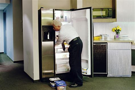 How to move refrigerator. If you’re looking to buy a new refrigerator, it can be tricky to figure out what to look for. But there are a few key things about kitchen appliances to keep in mind if you want th... 