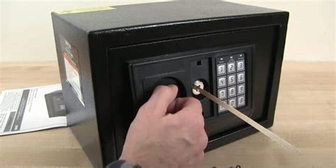 How to open a safe. Oct 20, 2009 · Step by step instructions on how to dial open all group 2 mechanical combination safe lock, the easy way. Works on all Group 2 from Sargent & Greenleaf, La ... 