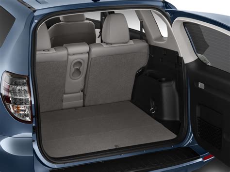 The liftgate will open on its own. Manually. Walk to the back of the vehicle. Squeeze the liftgate latch in the center of the trunk and pull it up in one fluid motion. Passive Entry without Power Lift. If your Fob has a Passive Entry transmitter, have the fob within 5 ft. of the trunk.. 