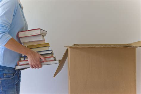 How to pack books for moving. Here are the steps that will show you how to pack and move a heavy bookcase. Step 1. Pack all books separately. Books are quite heavy so you shouldn’t just leave them on the bookshelves during the house moving process. Instead, Pack up all your books in small cardboard boxes, leaving the bookshelves completely empty. 