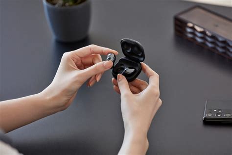 How to pair samsung buds. Jun 29, 2023 · Windows 10. Turn the Galaxy Buds into pairing mode. On your Windows PC or laptop, open Settings. Go to Devices > Bluetooth & other devices . Click on Add Bluetooth or other devices > Add Bluetooth or other device and wait for your PC to find your Galaxy Buds. 