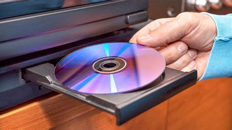 How to play dvd in quicktime. 5. .  Digitizing DVDs allows you to play them wi...
