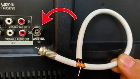 How to plug in antenna cable