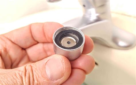 How to put a faucet aerator back together. Pry off the decorative cap on the faucet handle to expose the screw. Use a screwdriver to remove the screw. Gently lift off the handle, use a handle puller, or tap gently if it's stuck. 3. Find the Source of the Leak. Once the handle is removed, you can inspect the internal components to find the source of the leak. 