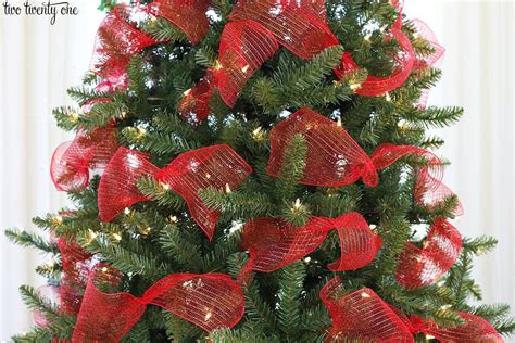 How to put mesh in christmas tree