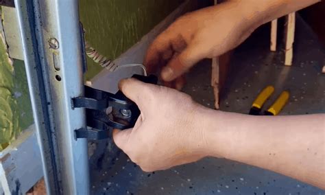 How to realign garage door sensors. Aug 12, 2023 · In this video, Jarrett explains how to fix your garage door when it won't close due to the sensors. being misaligned. 
