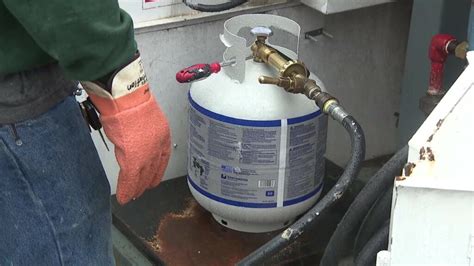 How to refill propane tank. The standard propane barbecue tank you’ll use for your grill and other outdoor appliances is a 20-pound cylinder. Don’t worry if your new tank feels a little light. Propane tanks are legally only allowed to be filled up to 80% for safety. Twenty-pound cylinders come with an overfill prevention device that restricts the … 