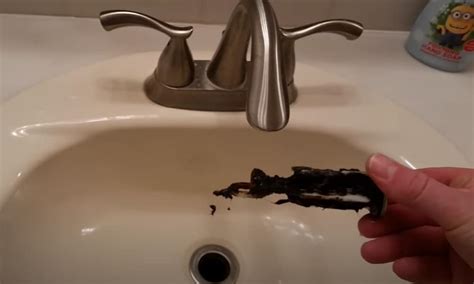 How to remove a sink stopper. Do you have a stuck drain sink stopper plug? Use a suction cup to remove.--Michael Mechler is a real estate agent with Berkshire Hathaway HomeServices Texas ... 