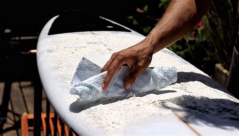 How to remove old surfboard wax safely using the pickle wax …