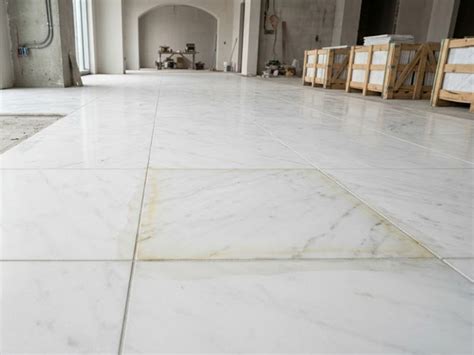 How to remove yellowing from white marble