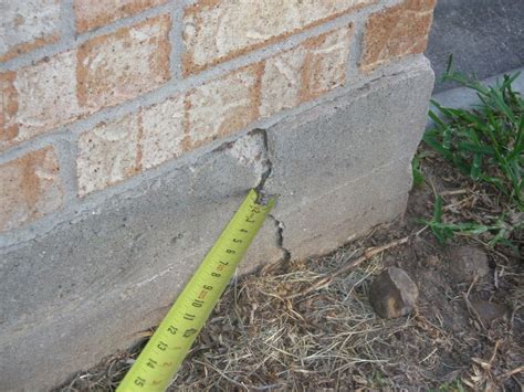 How to repair foundation cracks. In a small bucket, mix one part cement and three parts sand with enough water to make a stiff paste. In a separate container, mix a small amount of cement with more water — enough to make a cement paint. If you can, paint the inside of the crack with the thinner cement mixture. This will act like a primer. 
