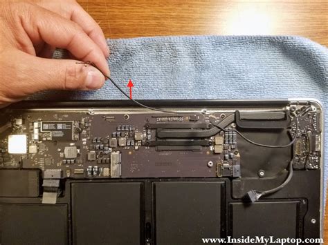 How to replace 13" MacBook Air cracked screen - Inside my laptop