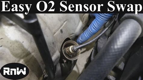 Start it by hand. Then you can tighten this O2 sensor