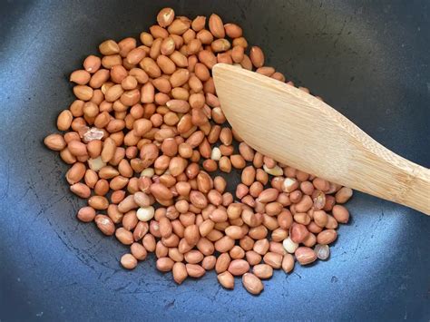 How to roast peanuts in pan